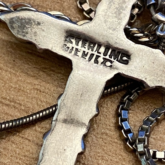 Vintage turquoise cross pendant from Mexico on a thick Italian silver box chain - Picture 5 of 9